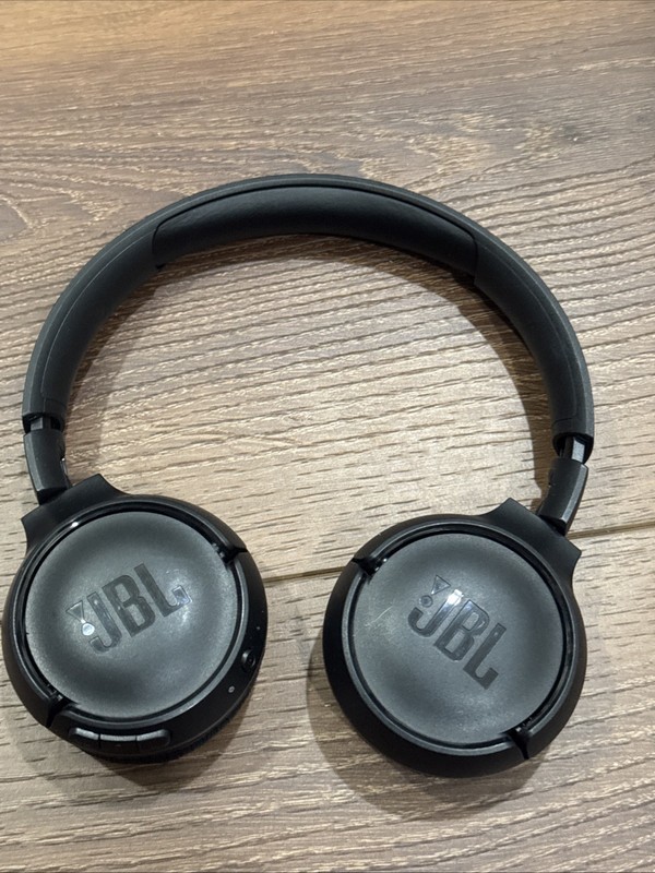 JBL Live 670NC Wireless On-Ear Headphones