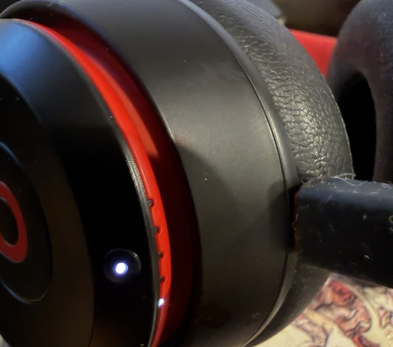 Used Beats Original Solo 3 Wireless Headphones Black Red Charge & Audio Cable gallery