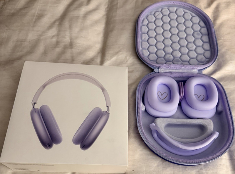 Apple AirPods Max Purple Headband Over-Ear A3184 with Smart Case & Accessories