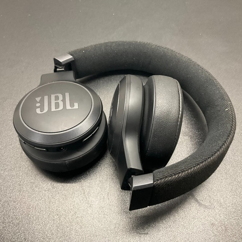 JBL Live 670 NC Black On Ear Headphone ( gallery