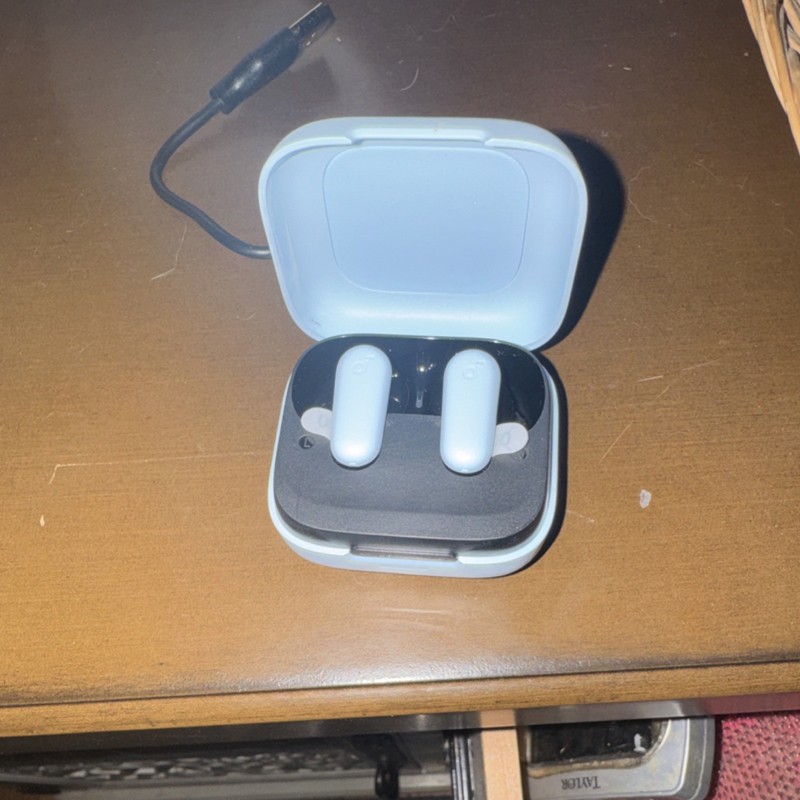 Wireless In-Ear Earbuds USB Charging Case Light Blue Double Earpiece gallery