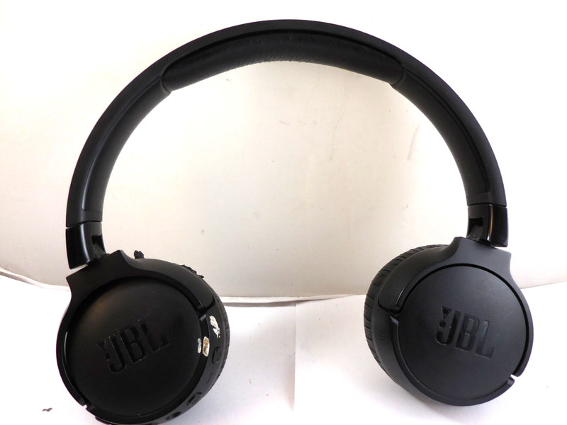 JBL Tune 670nc Adaptive Noise Cancelling Wireless Headphone – Earpad Ripped