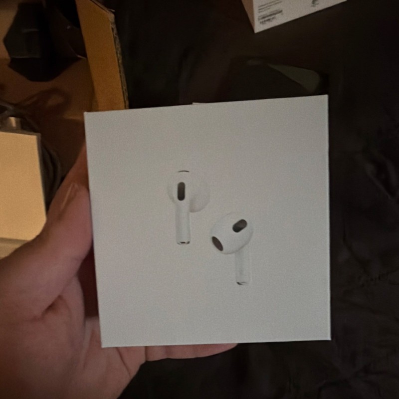 Apple AirPods 3 MagSafe Charging Case White Wireless Bluetooth In-Ear Earbuds
