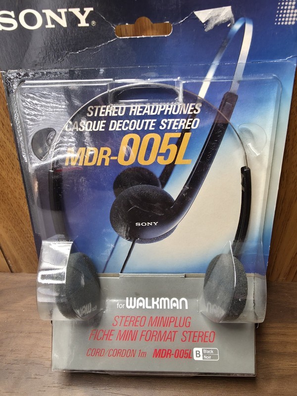 New Genuine Sony Walkman MDR-005L Headphones Walkman Vintage Original Packaging