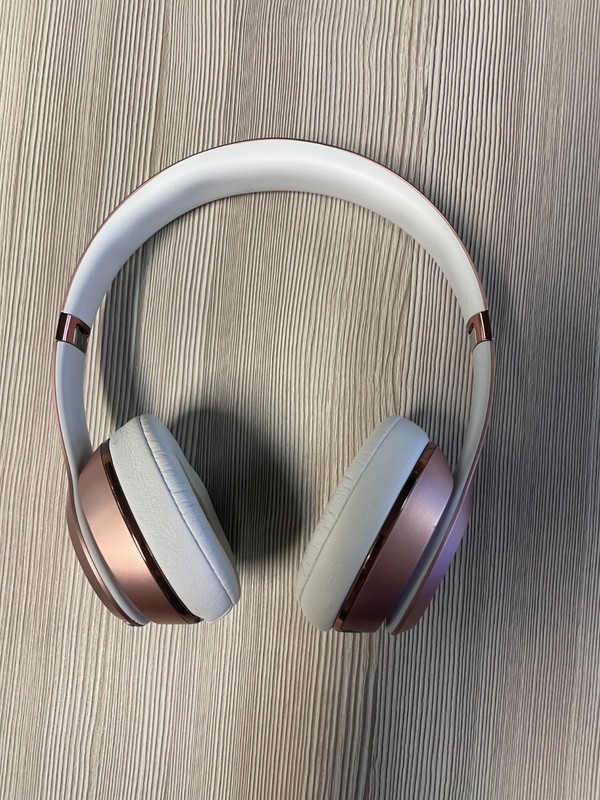 Beats by Dr. Dre Solo3 Wireless On the Ear Headphones – Rose Gold