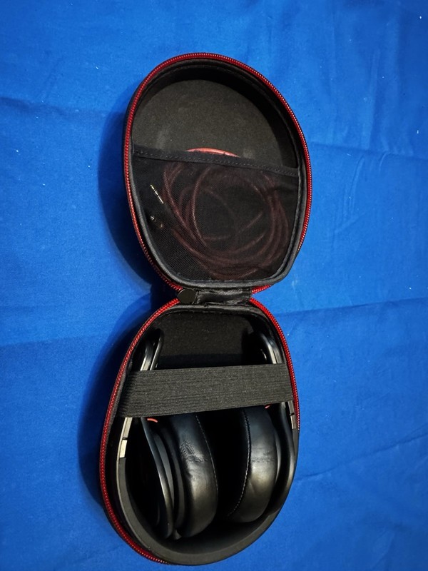 Beats Mixr Mixer Headphones David Guetta Edition Matte Black Limited Edition gallery