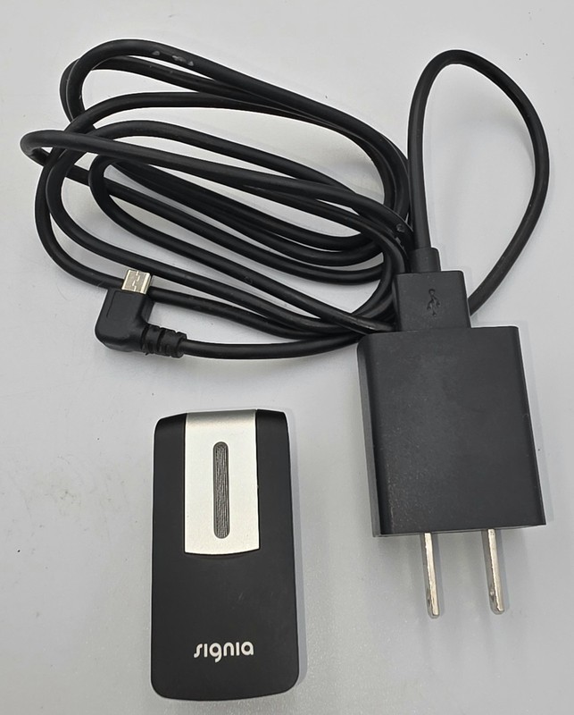 Signia StreamLine Mic AD04A Wireless Bluetooth Streaming Microphone + Charger!