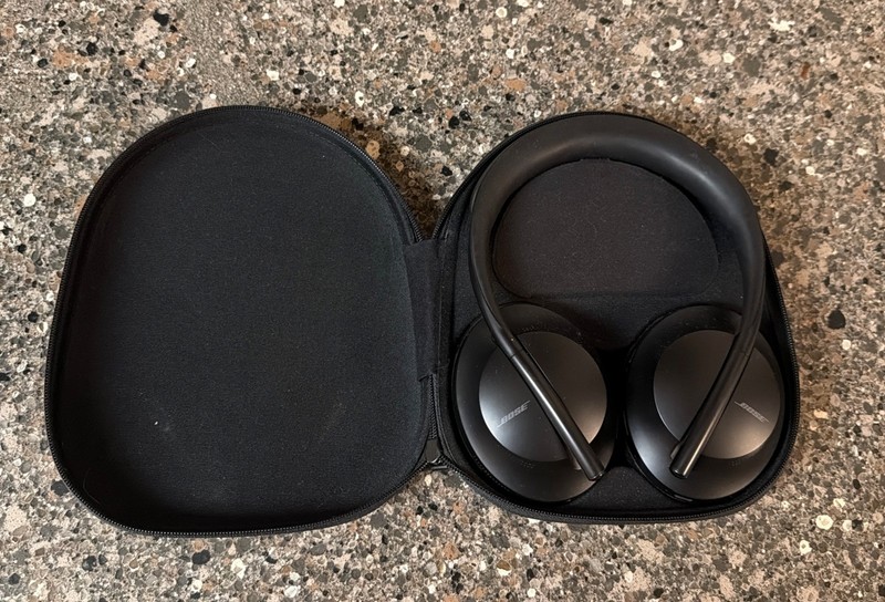 Bose 700 Noise Cancelling Headphones with Case Signs of Wear But Great Set
