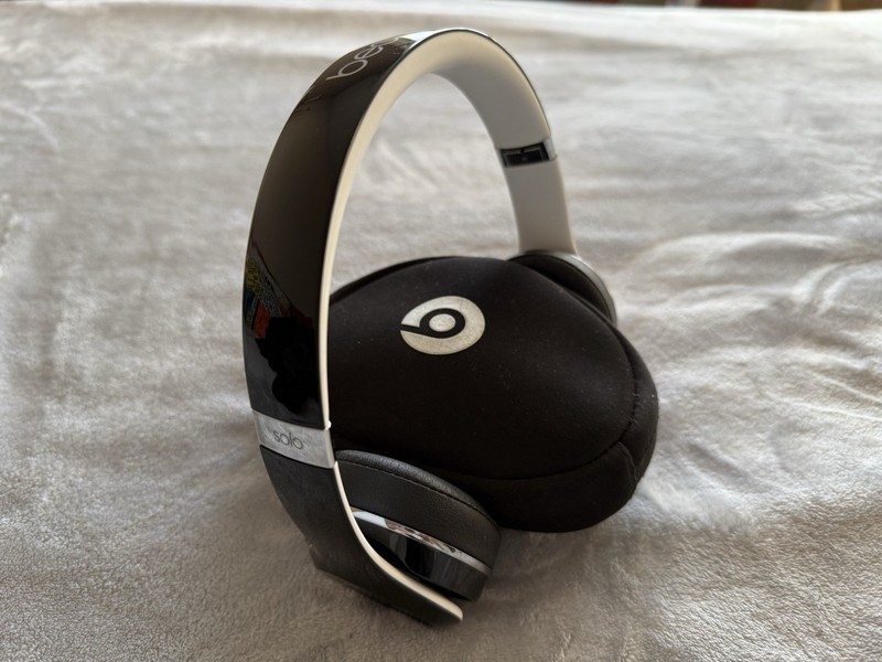 BEEATS by Dr. Dre Solo 2 Wired Over Ear Headphones. Black & White. With Case.