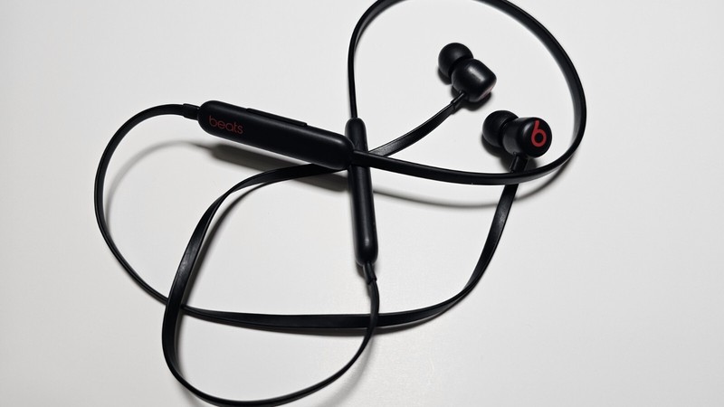 Beats Flex All-Day Wireless Earphones - Beats Black (MYMC2LL/A) -