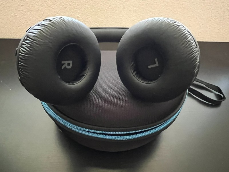JBL Tune 670NC - Adaptive Noise Cancelling Wireless On-Ear Black Headphones gallery