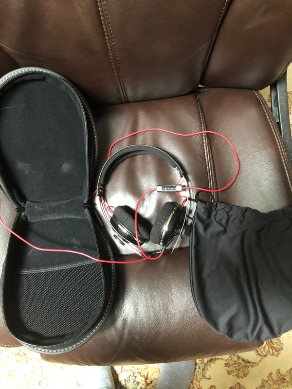 Sennheiser “Momentum” headphones. Very Nice condition!