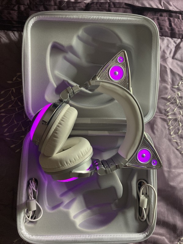 Brookstone 320538 Limited Edition Ariana Grande Wireless Bluetooth Headphones - gallery