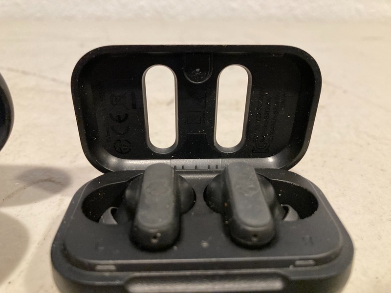 Lot of 4 Skullcandy Dime True Wireless Earbuds Bundle Black & Gray gallery