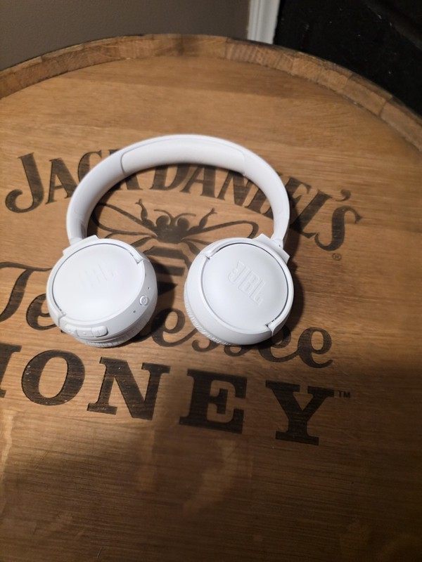 JBL TUNE510BT Wireless Bluetooth Headphones – White – Great Condition