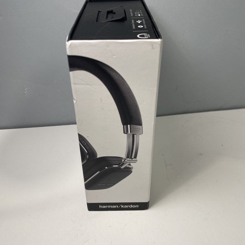 Harmon Kardon Soho Wireless Headphones Leather Black Preowned Discontinued gallery