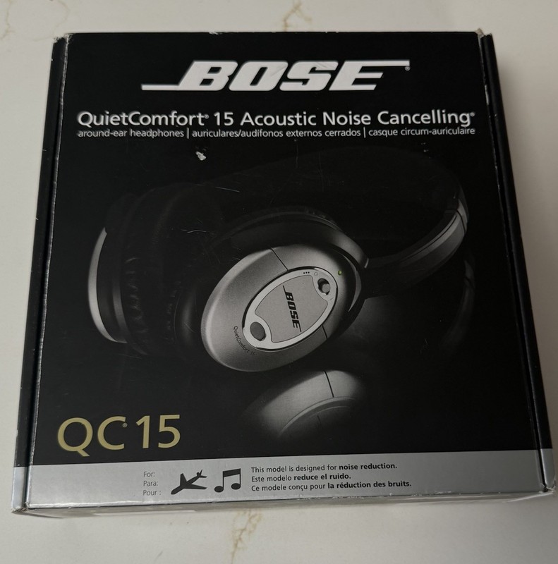 Bose QuietComfort 15 Headphones – Silver/Black with case Noise Canceling