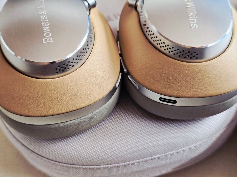 Bowers & Wilkins Px8 Over Ear Noise Cancelling Headphones (Tan) MINT gallery