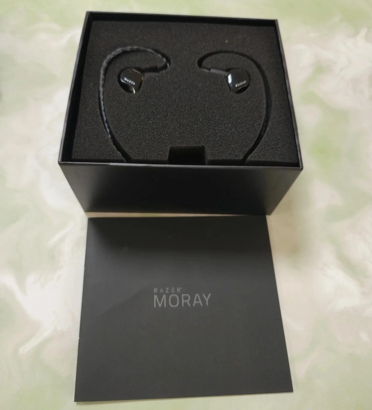 Razer Moray Ergonomic In-ear Monitor for All-day Streaming Hybrid Dual-driver A gallery