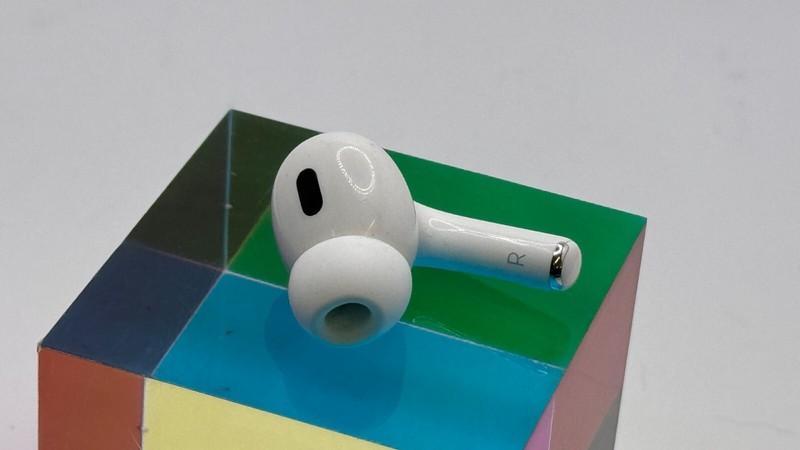Apple AirPods Pro 2nd Generation USB-C OEM Replacement Right Side A3047 (R) gallery