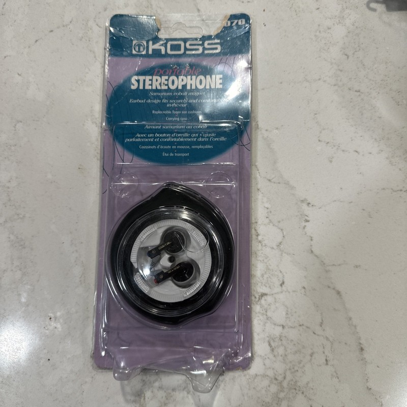 Koss Portable Wired earbuds Stereophones MD 070 With Carrying Case 4ft Cord