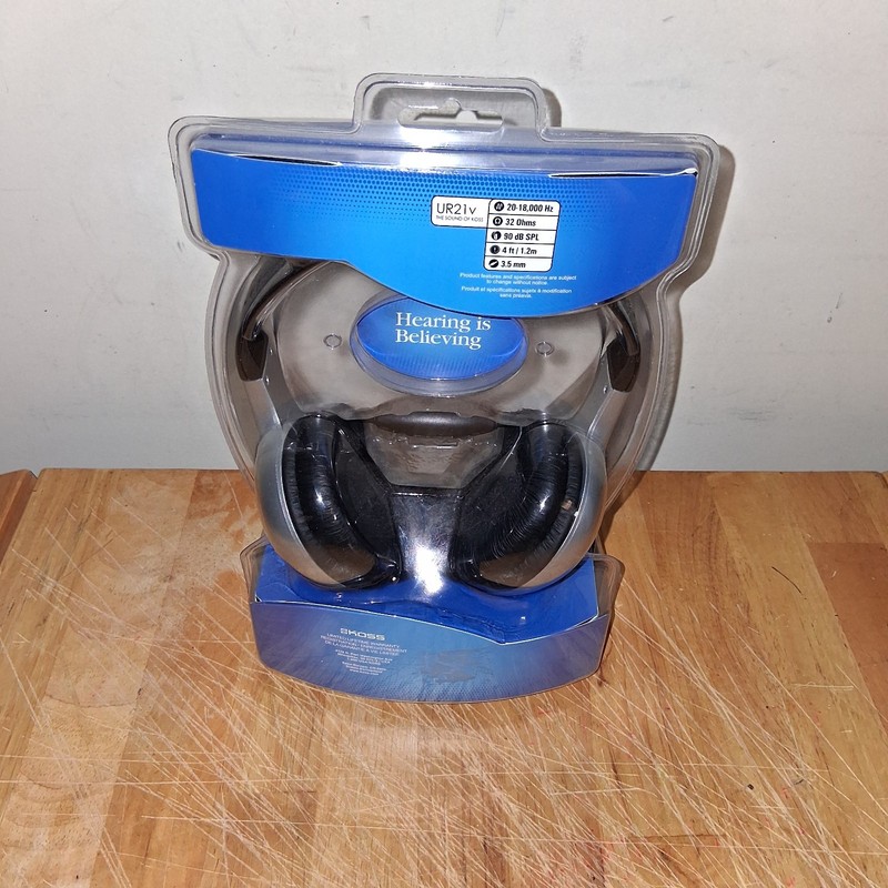 Koss UR21v On Ear Adjustable Stereo Headphones Silver Wired 3.5mm New In Package gallery