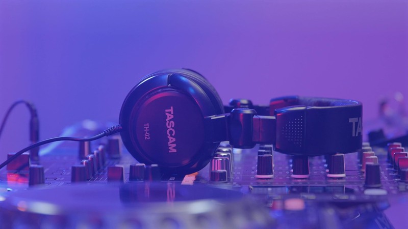 TASCAM TH-02 Professional Studio Monitor Headphones, Wired, Medium, Black gallery