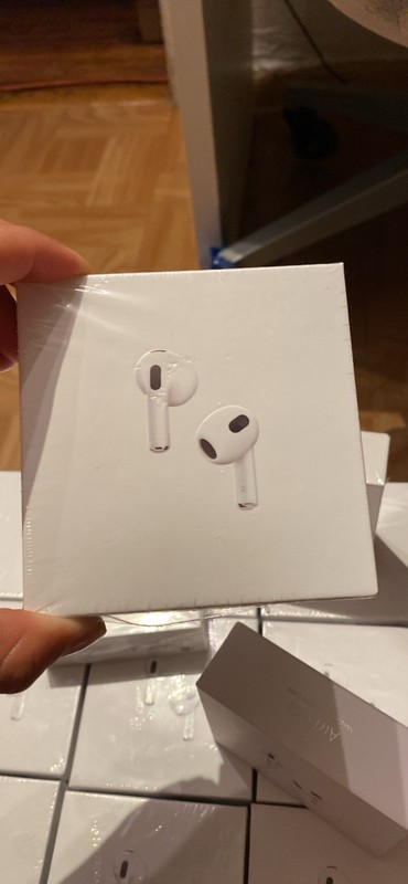 Apple AirPods (3rd Gen) MagSafe Case White Wireless Bluetooth In-Ear Mic
