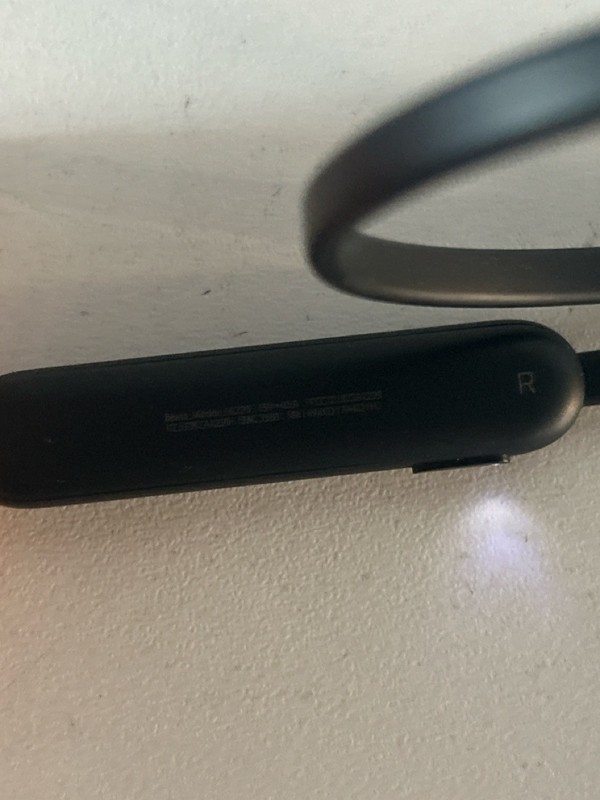BEATS FLEX WIRELEES HEADPHONES NO CORD SEE PHOTOS FOR CONDITION (P20034394) gallery