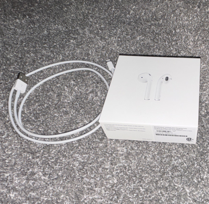 Apple AirPods (2nd Gen) White Bluetooth Wireless Earbuds w/ Case & USB Cable