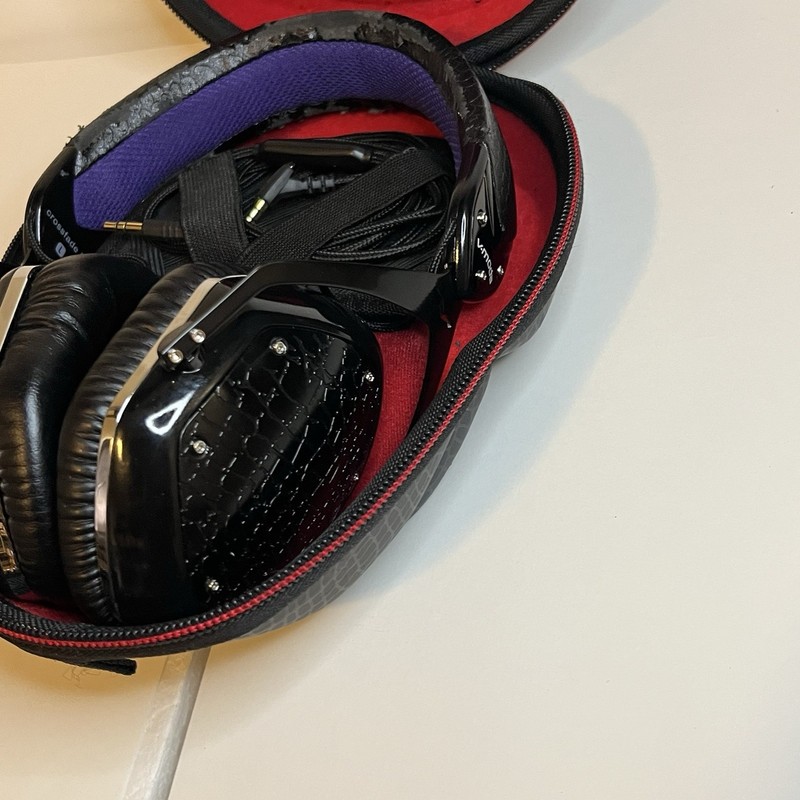 V-moda Crossfade LPHeadphones NeroBlack Crocodile-etched Metal Shields Working gallery