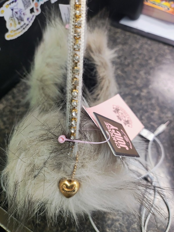 Juicy Couture Earmuff Headphones Faux Fur NWT Wired Y2K Pink Box Gift gallery