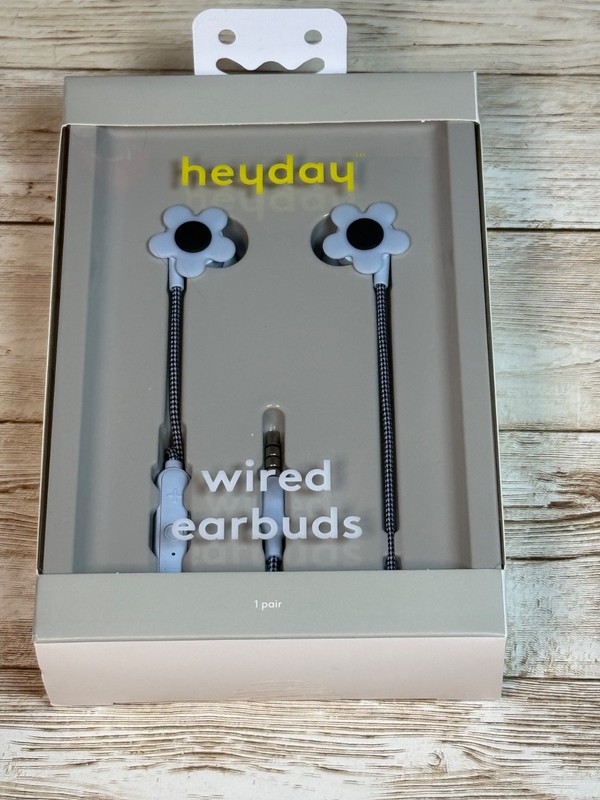 Wired Earbuds – heyday™- Flower -3.5mm Jack, Built-In Microphone, Silicone Cush