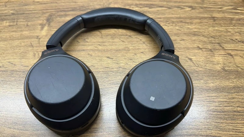 Sony WH-1000XM3 Black Noise Canceling Headphones * For Parts Not Working
