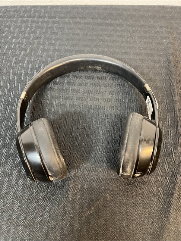 Beats Solo 4 Matte Black Wireless Bluetooth On-Ear Headphones Used Read