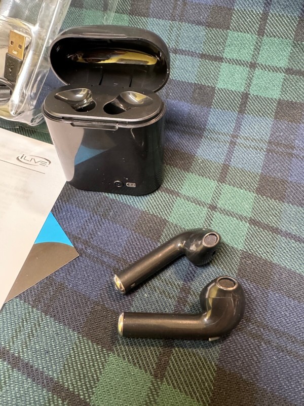 iLive Truly Wire-Free Earbuds and Charging Case gallery