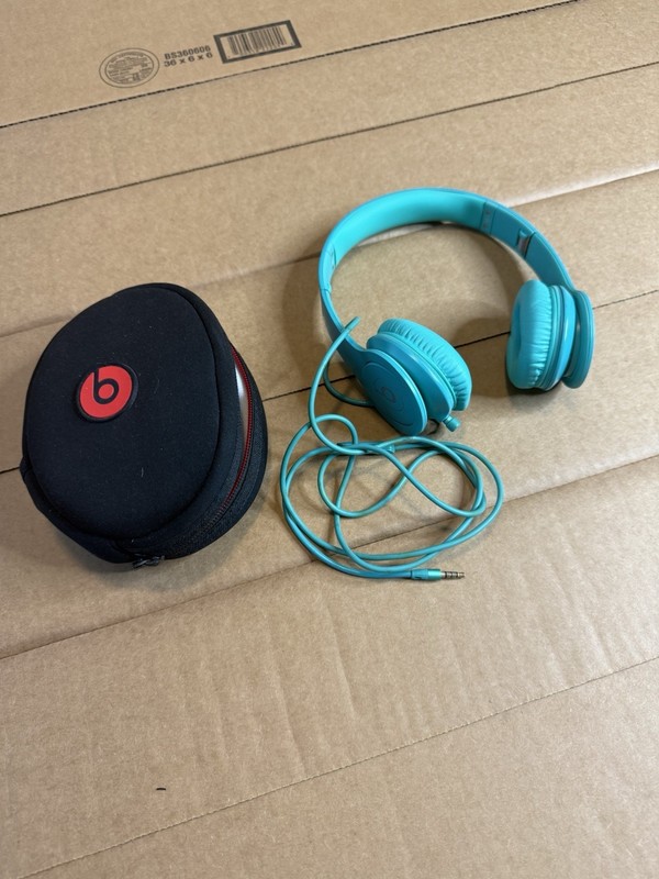 Beats by Dr. Dre Solo HD Aqua Green Teal Wired Headphones With Case