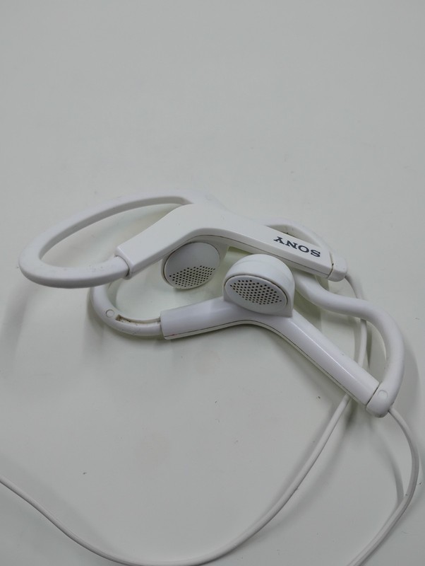 Sony Sports EARHOOK In-ear HEADPHONES – White MDR-AS200 (Tested/Working)