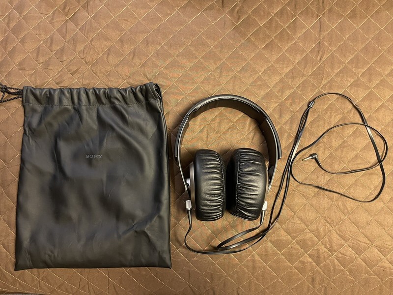 Sony MDR-XB700 Extra Bass Overear Headphones DISCONTINUED USA Based Seller