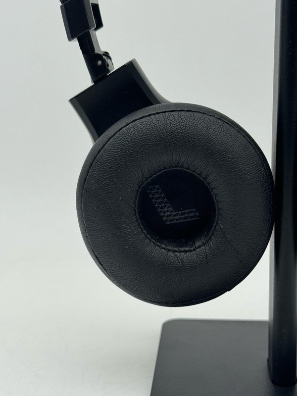 JBL Live 670NC Wireless On-Ear Headphones Adaptive ANC BT 5.3 65H Black gallery