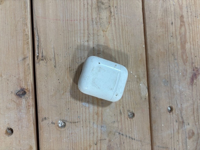 Apple AirPods 1st Generation w/ Charge Case — Poor Battery Life
