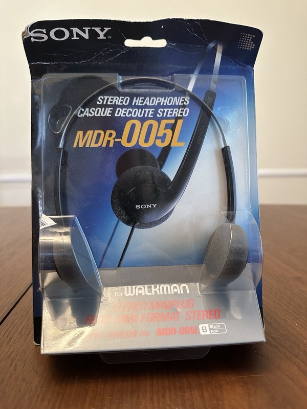 New Genuine Sony Walkman MDR-005L Headphones Walkman Vintage Original Packaging
