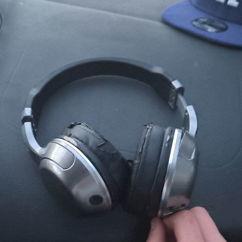 Skullcandy HESH 2 Black Silver Bluetooth USB-C Over-Ear Headphones Headband