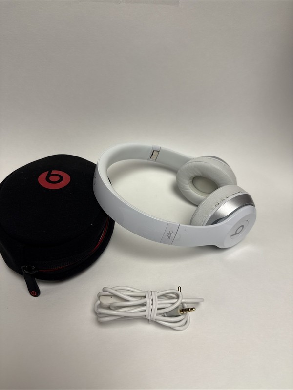 Beats By Dr. Dre Solo2 Wired Headphones White BO518 (Needs New Earpads)