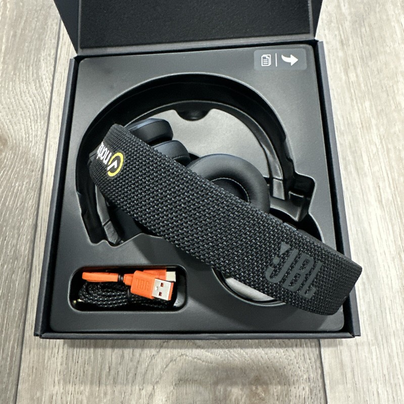 JBL Live 460NC Wireless On-Ear Noise-Cancelling Headphones - Black gallery