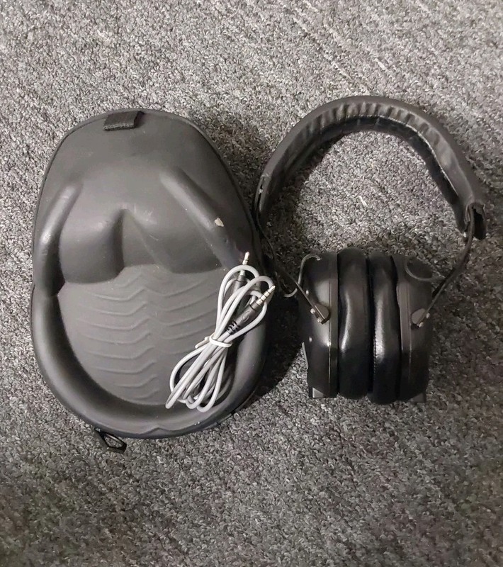 V-MODA Crossfade M-100 Black – Only Left Side Works – For Parts Only – BC
