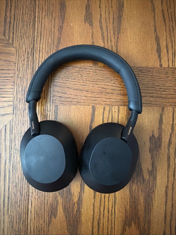 Sony WH-1000XM5 Wireless Noise Canceling Headphones - Black gallery