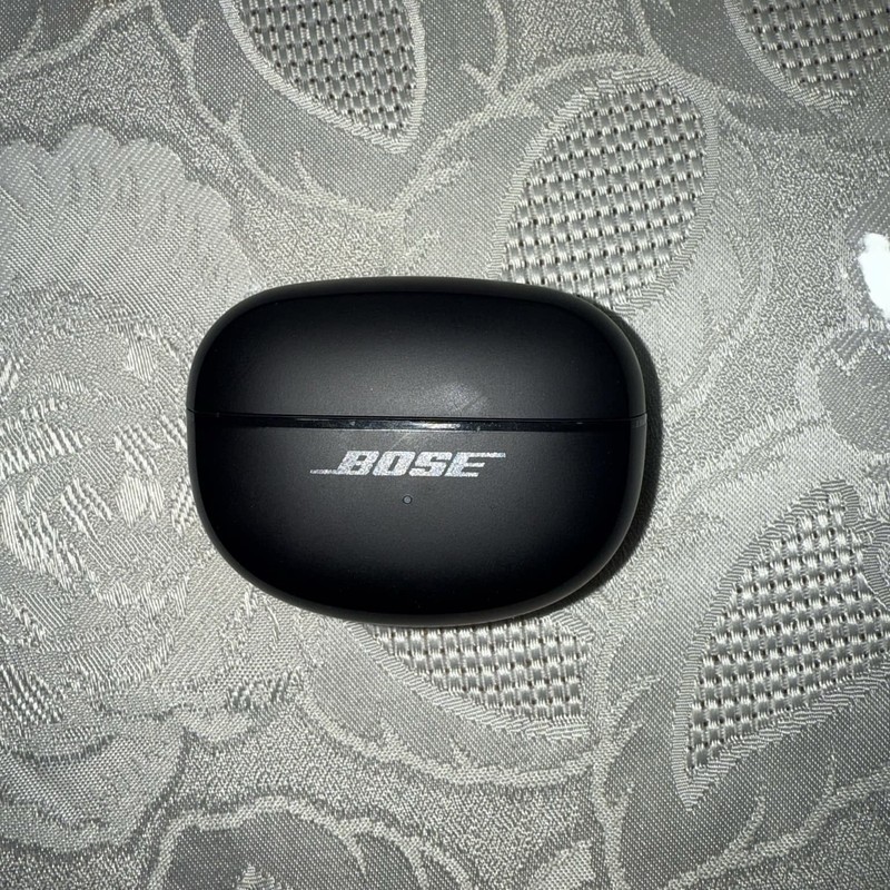 Black Bose Ultra Open Earbuds with Open Ear Wireless, Used a couple of times