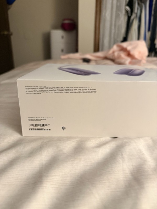Apple AirPods Max Purple Headband Over-Ear A3184 with Smart Case & Accessories gallery