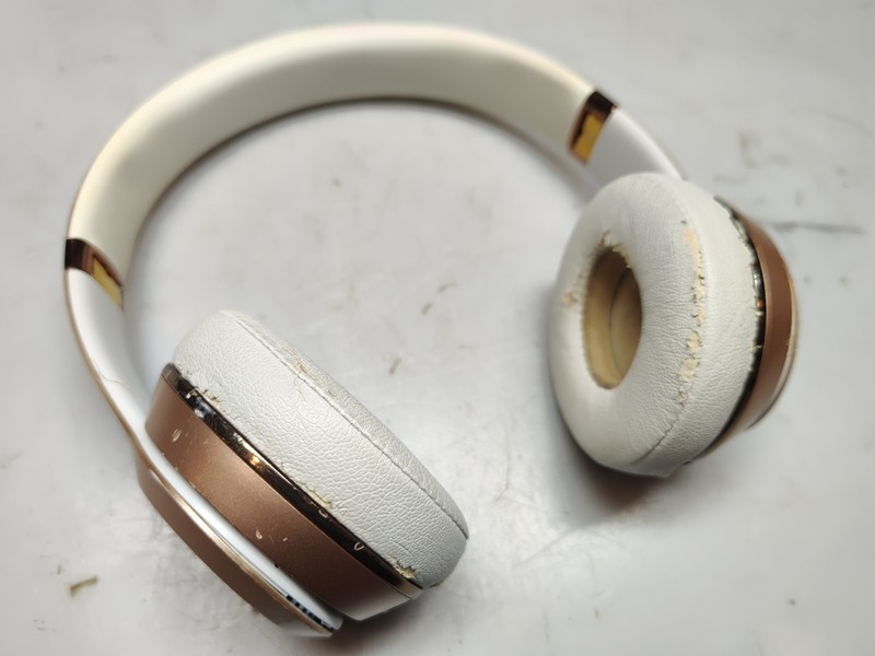 Beats by Dr. Dre A1796 Solo3 Rose Gold Wireless Bluetooth Headphones Flaw